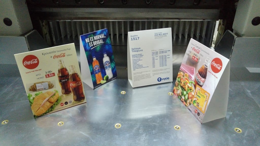 Digitally printed table tents on the cutting machine